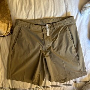 Men lululemon shorts waist size: 32